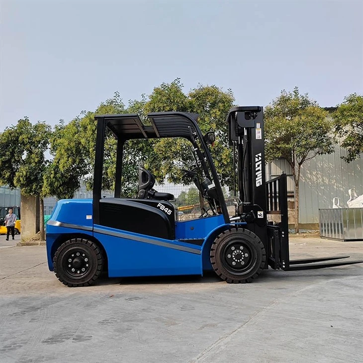 4 Wheel Electric Sit Down Forklift Trucks